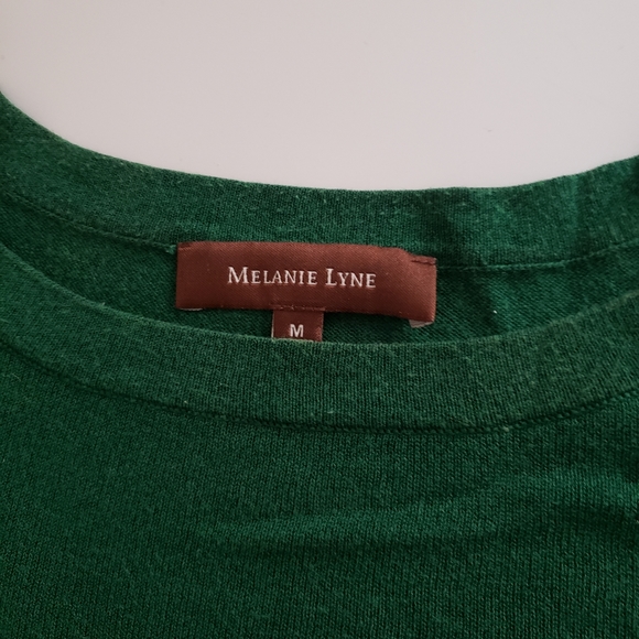 Green top - Picture 2 of 2